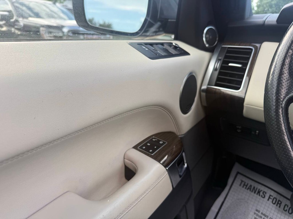 Land Rover Range Rover Sport Vehicle Full-screen Gallery Image 29