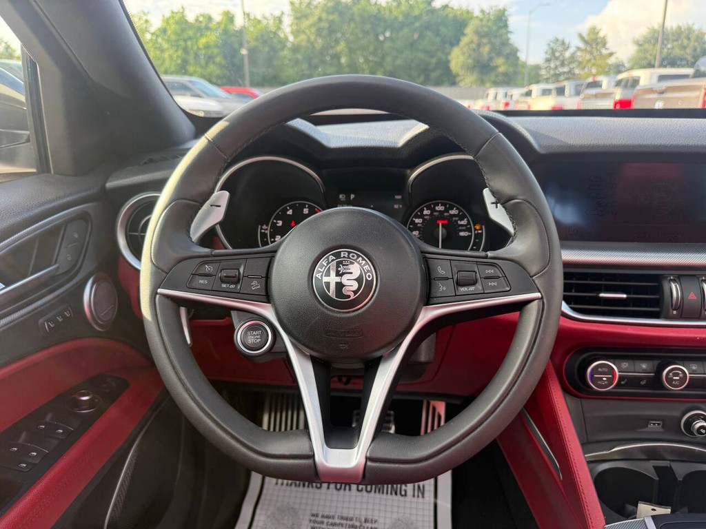 Alfa Romeo Stelvio Vehicle Full-screen Gallery Image 22