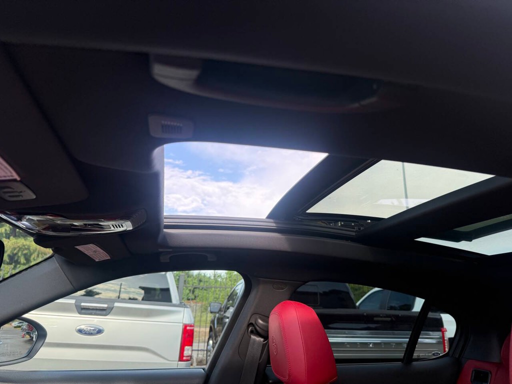 Alfa Romeo Stelvio Vehicle Full-screen Gallery Image 30