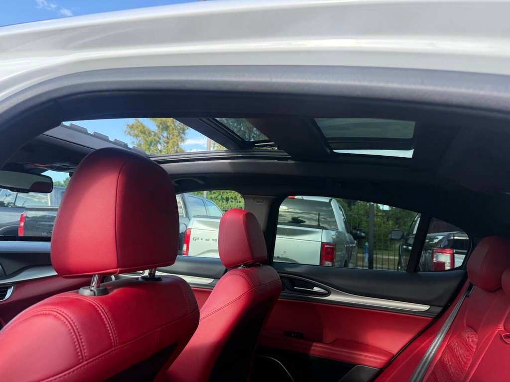 Alfa Romeo Stelvio Vehicle Full-screen Gallery Image 31