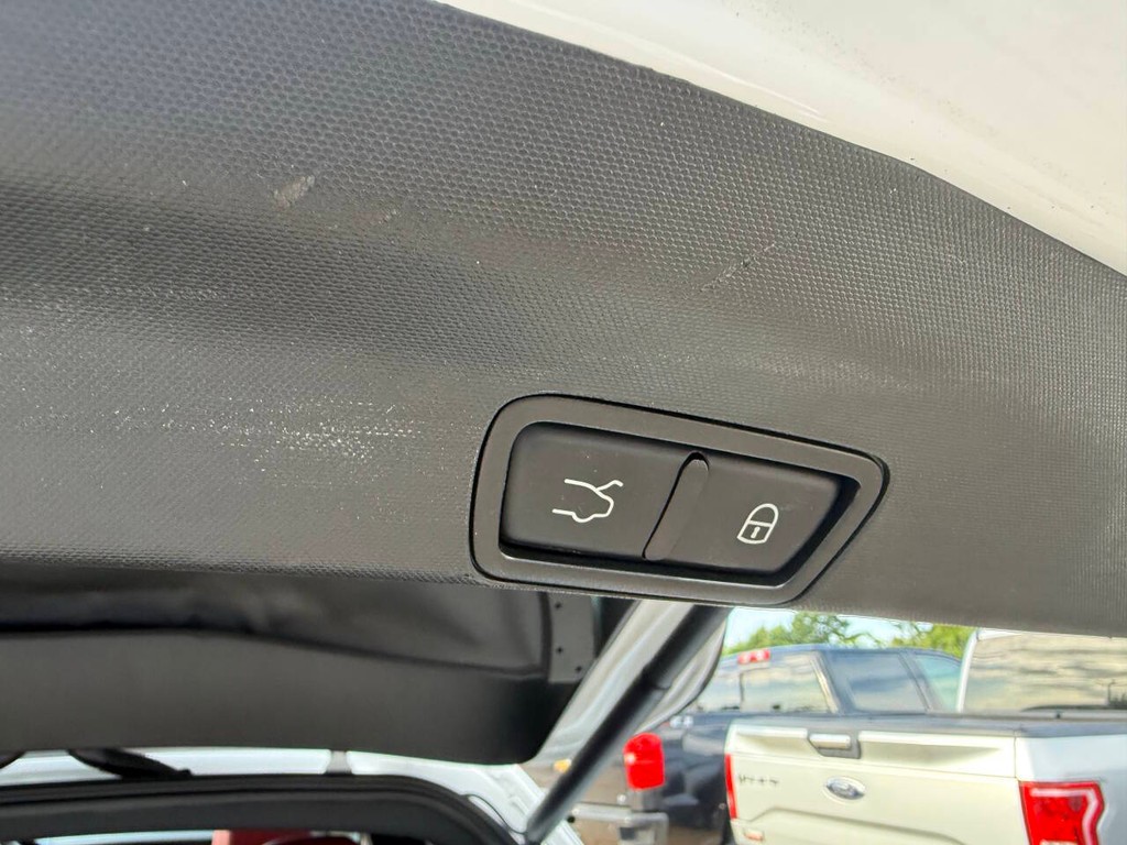 Alfa Romeo Stelvio Vehicle Full-screen Gallery Image 37