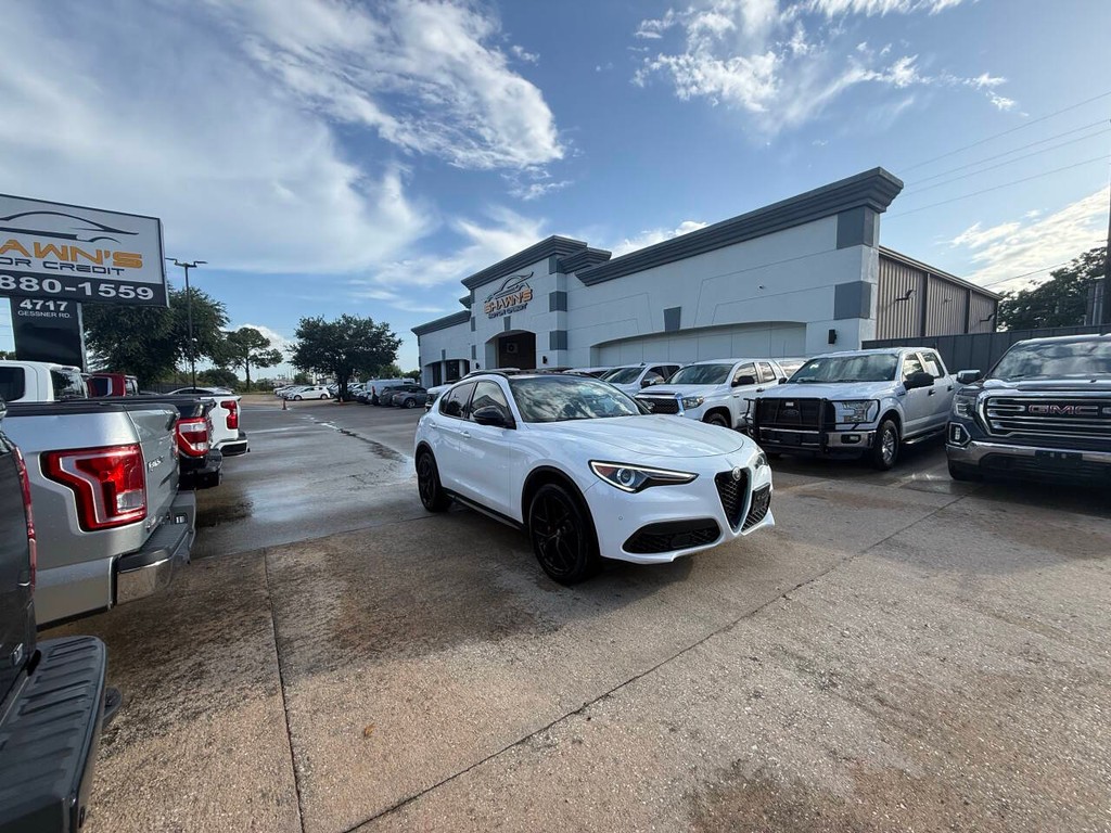 Alfa Romeo Stelvio Vehicle Full-screen Gallery Image 43