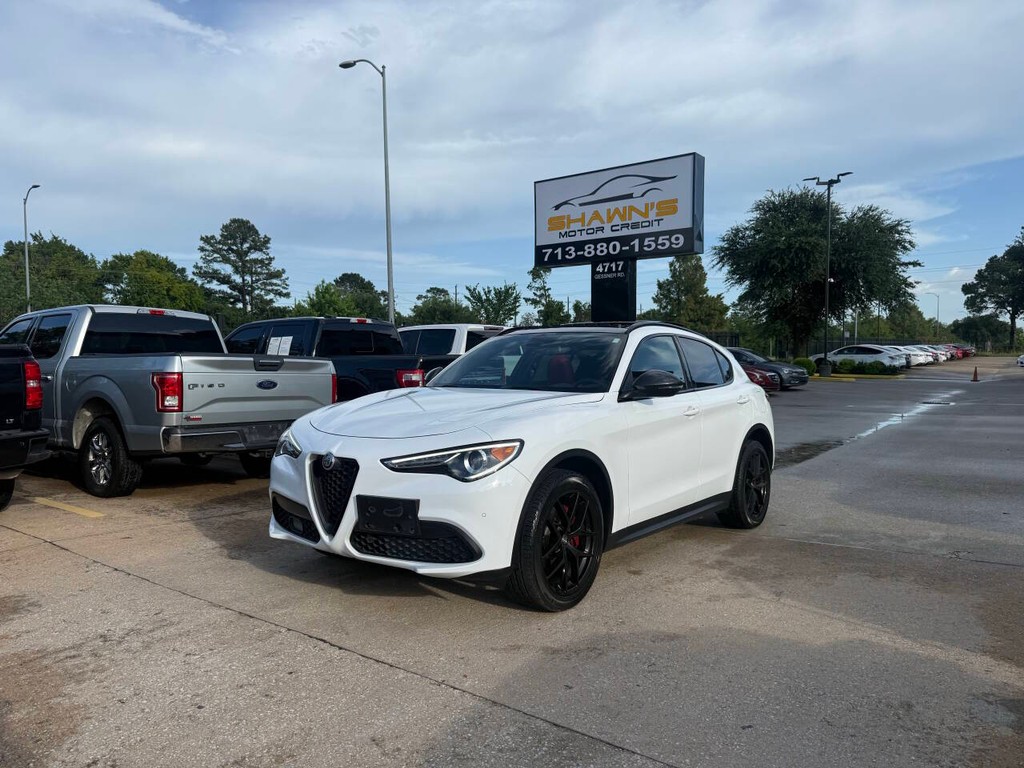 Alfa Romeo Stelvio Vehicle Full-screen Gallery Image 44