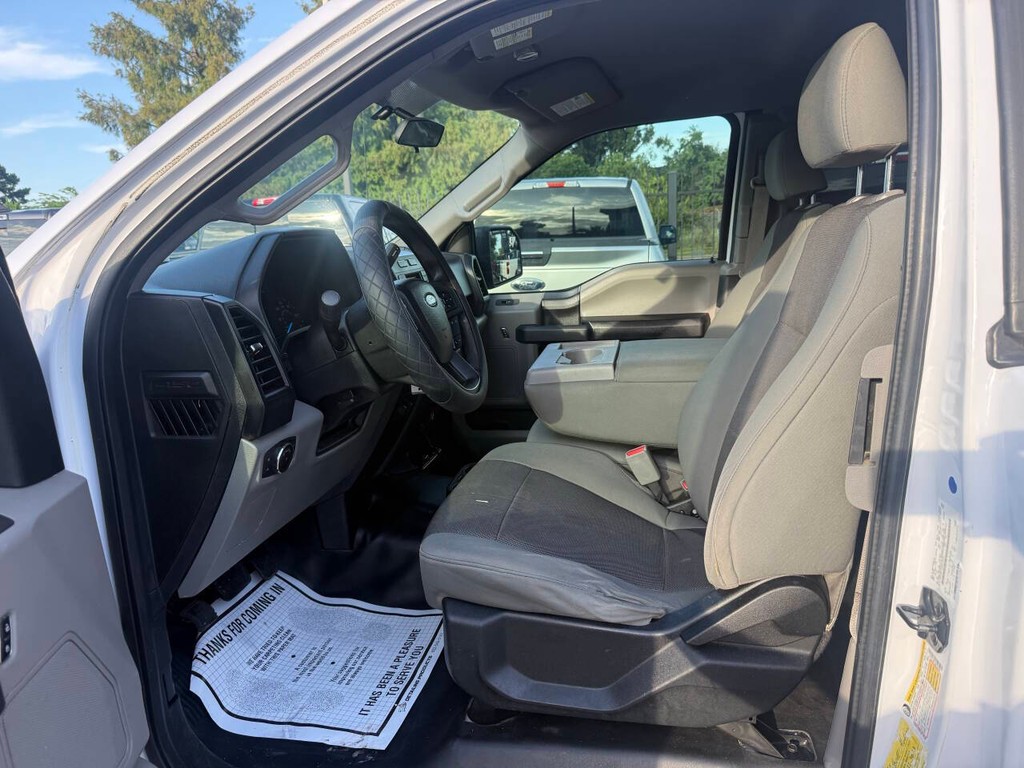 Ford F-150 Vehicle Full-screen Gallery Image 07