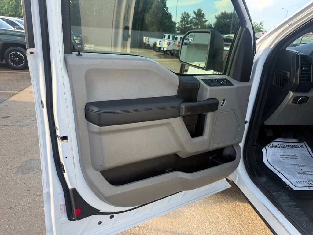 Ford F-150 Vehicle Full-screen Gallery Image 08