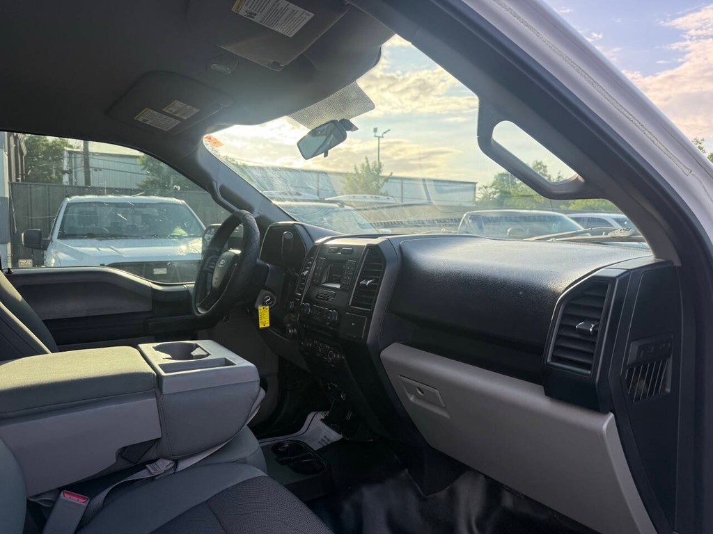 Ford F-150 Vehicle Full-screen Gallery Image 09
