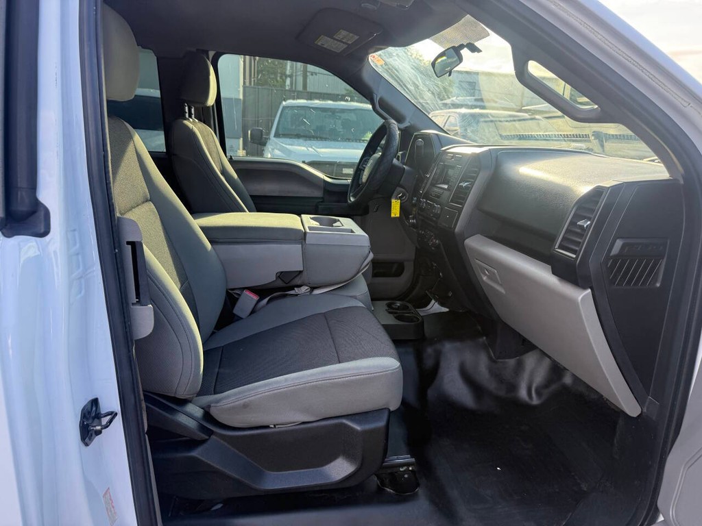 Ford F-150 Vehicle Full-screen Gallery Image 10