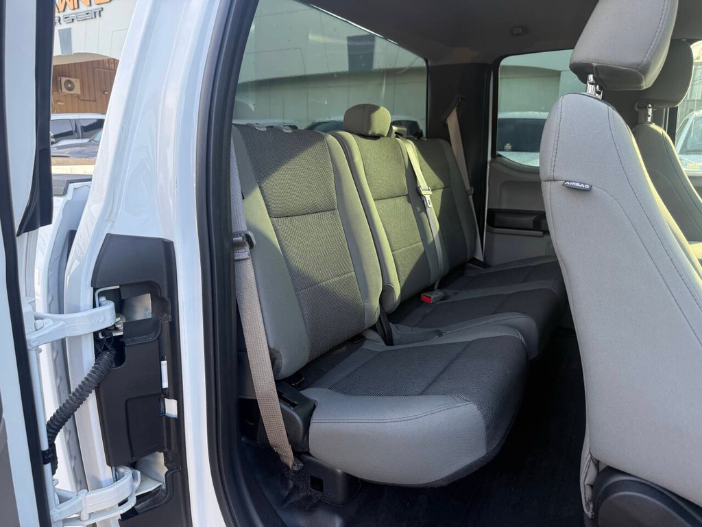 Ford F-150 Vehicle Full-screen Gallery Image 14