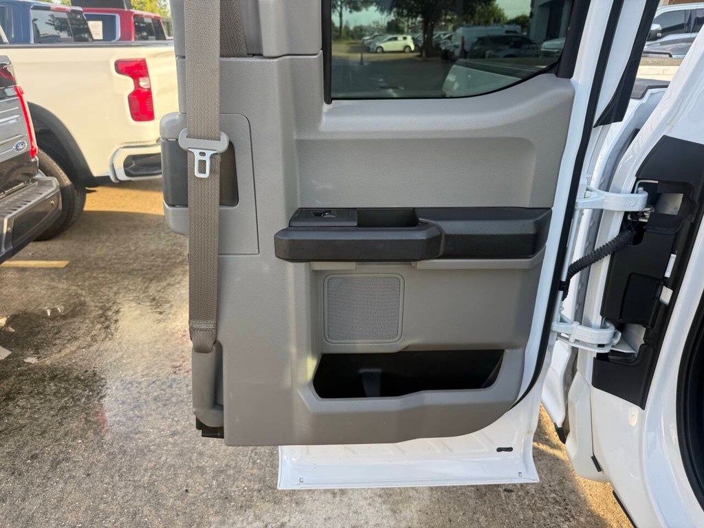 Ford F-150 Vehicle Full-screen Gallery Image 15