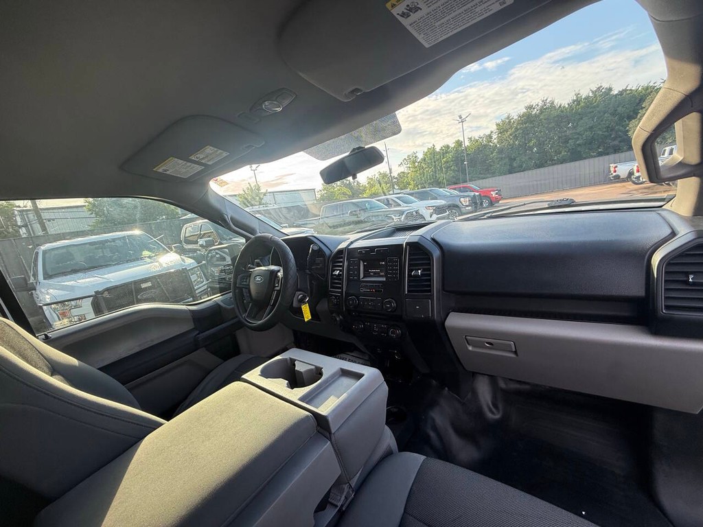 Ford F-150 Vehicle Full-screen Gallery Image 17