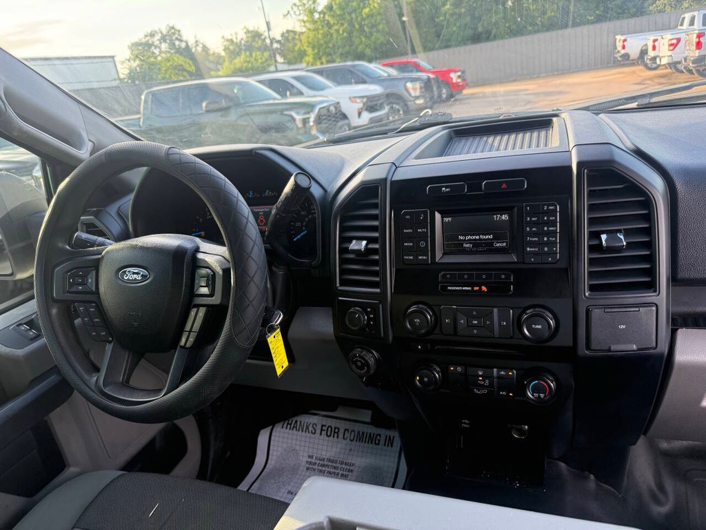 Ford F-150 Vehicle Full-screen Gallery Image 18