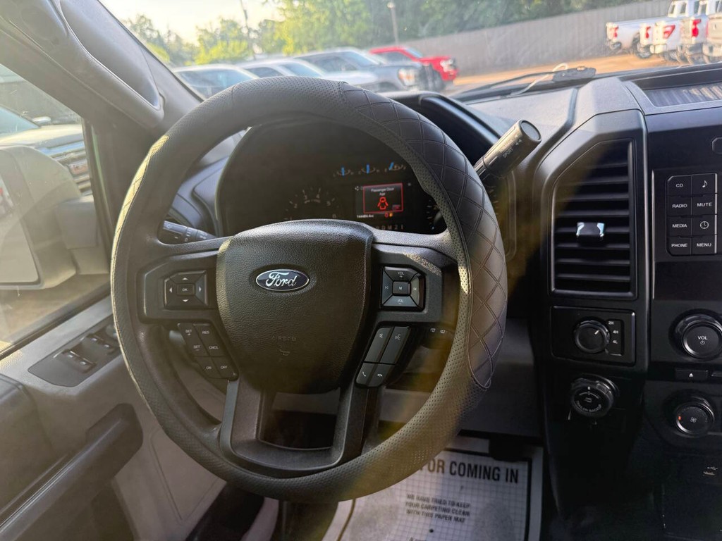 Ford F-150 Vehicle Full-screen Gallery Image 19