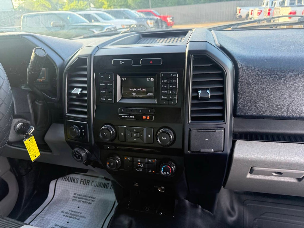 Ford F-150 Vehicle Full-screen Gallery Image 21