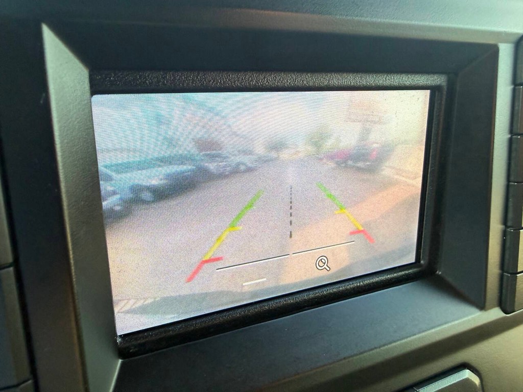 Ford F-150 Vehicle Full-screen Gallery Image 23