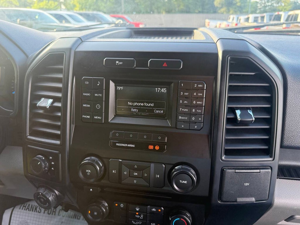 Ford F-150 Vehicle Full-screen Gallery Image 24