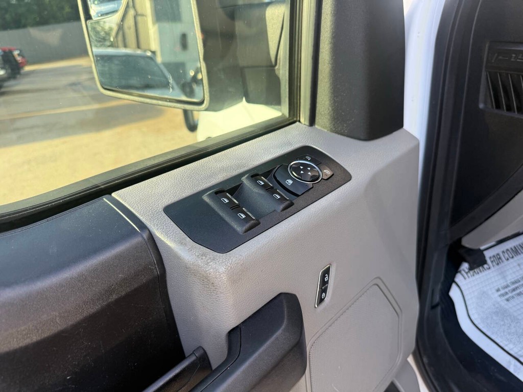 Ford F-150 Vehicle Full-screen Gallery Image 27
