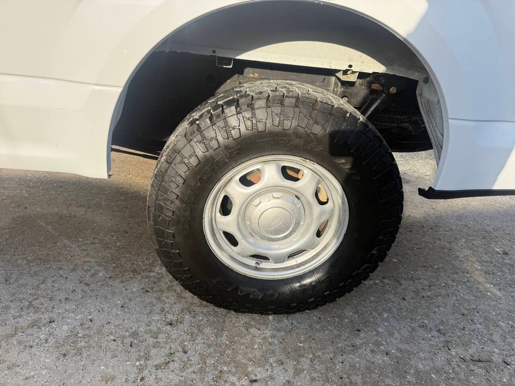 Ford F-150 Vehicle Full-screen Gallery Image 33