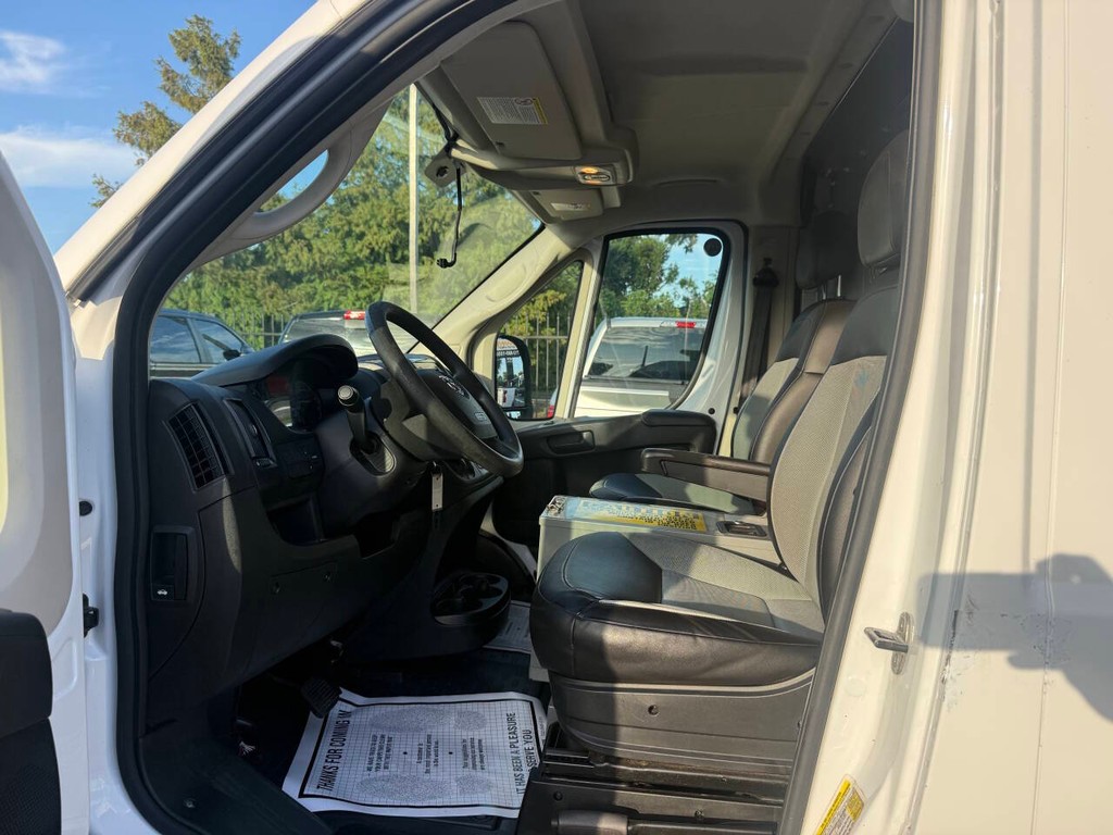 Ram ProMaster Cargo Van Vehicle Full-screen Gallery Image 07