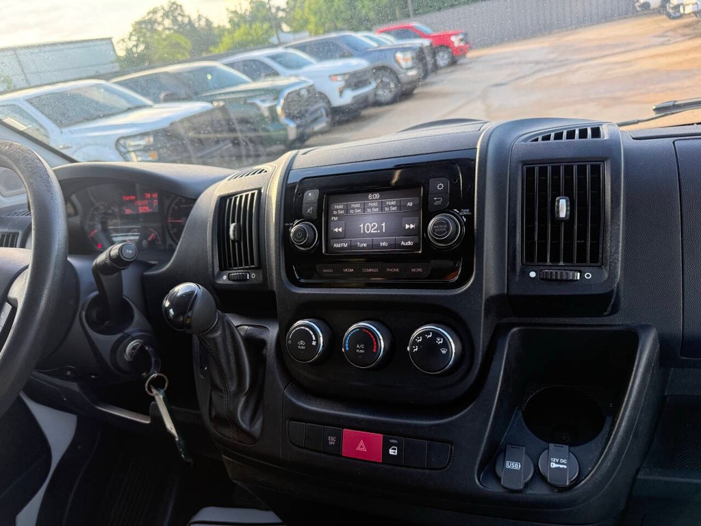 Ram ProMaster Cargo Van Vehicle Full-screen Gallery Image 14