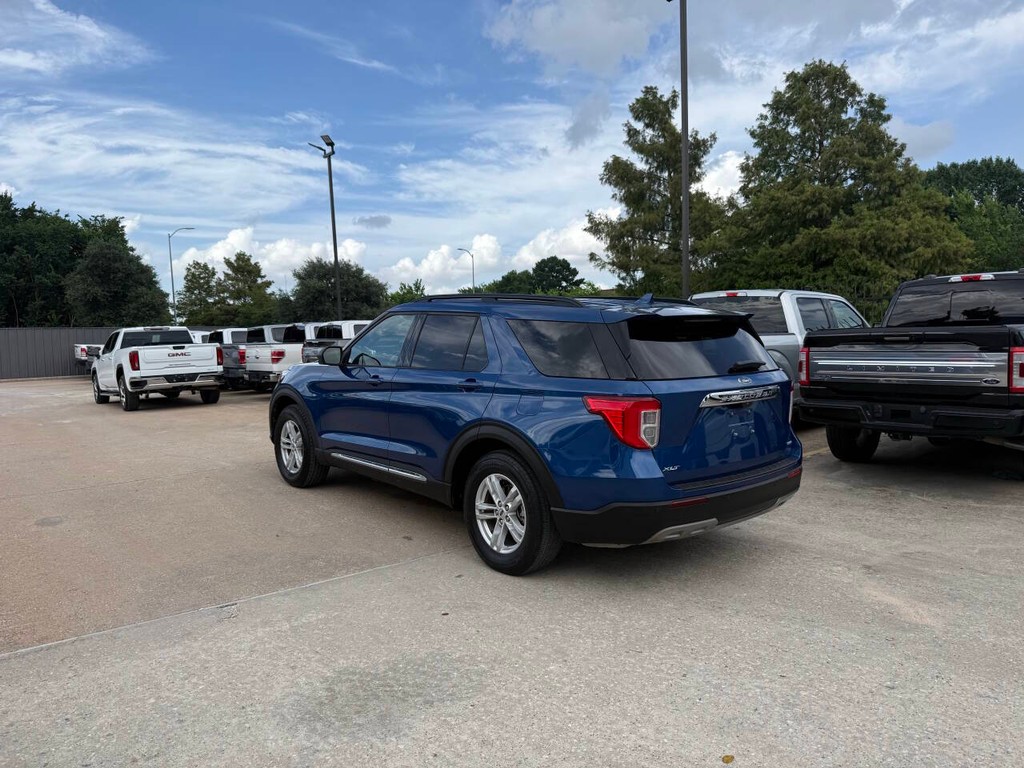 Ford Explorer Vehicle Full-screen Gallery Image 04