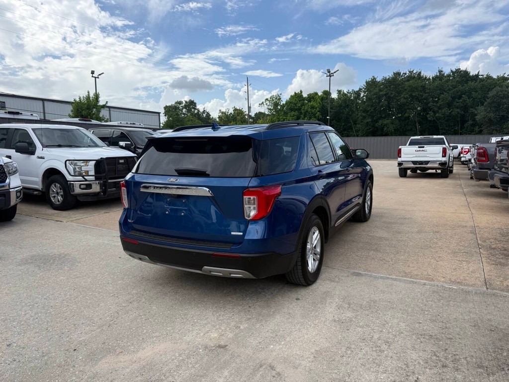 Ford Explorer Vehicle Full-screen Gallery Image 05