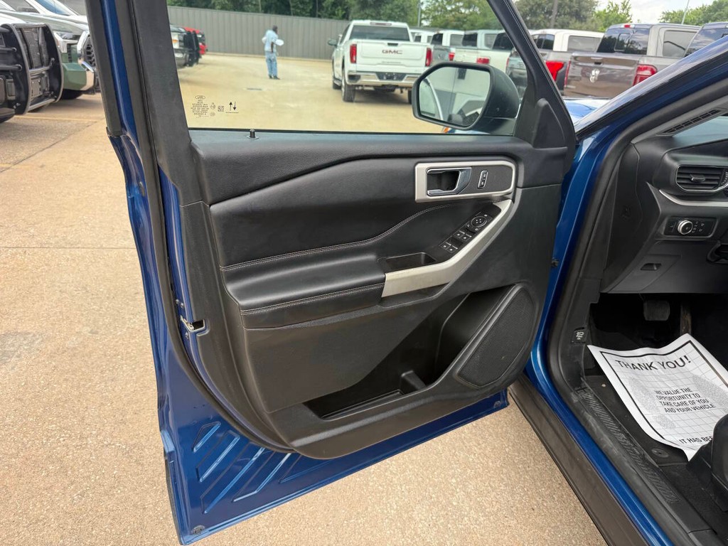 Ford Explorer Vehicle Full-screen Gallery Image 08