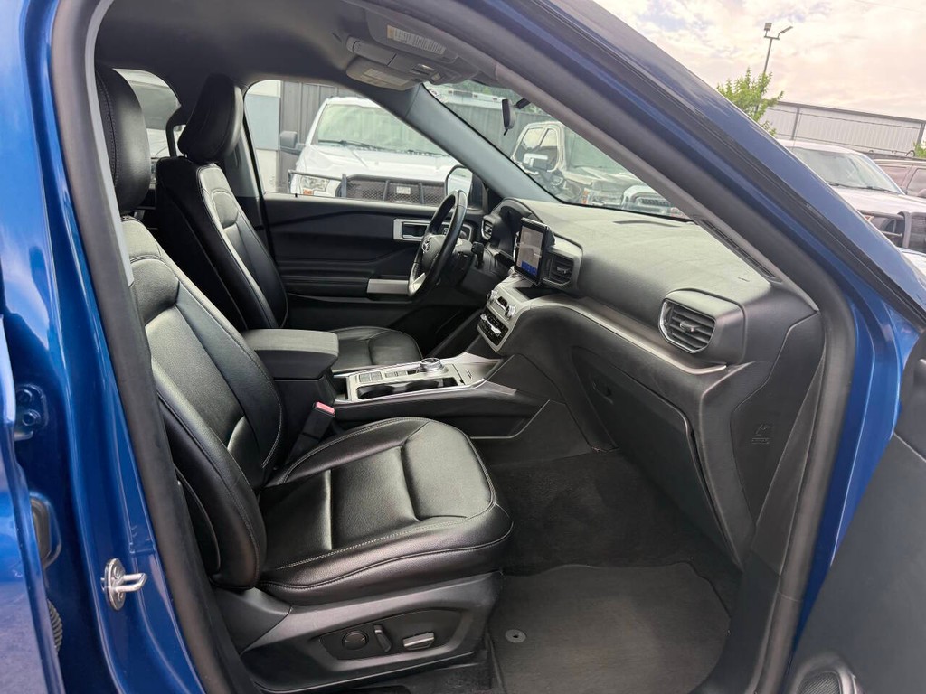 Ford Explorer Vehicle Full-screen Gallery Image 10