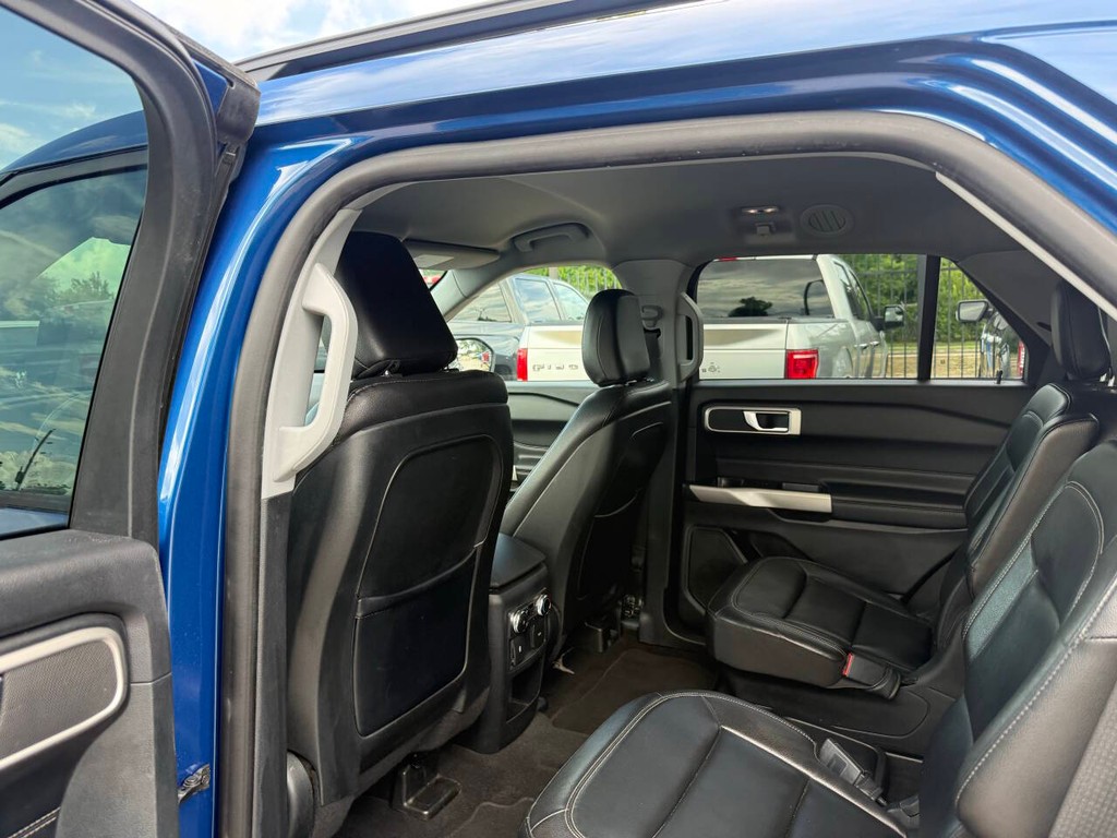Ford Explorer Vehicle Full-screen Gallery Image 12