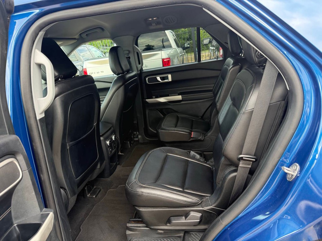 Ford Explorer Vehicle Full-screen Gallery Image 13