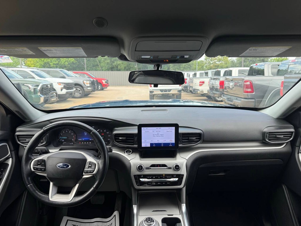 Ford Explorer Vehicle Full-screen Gallery Image 19