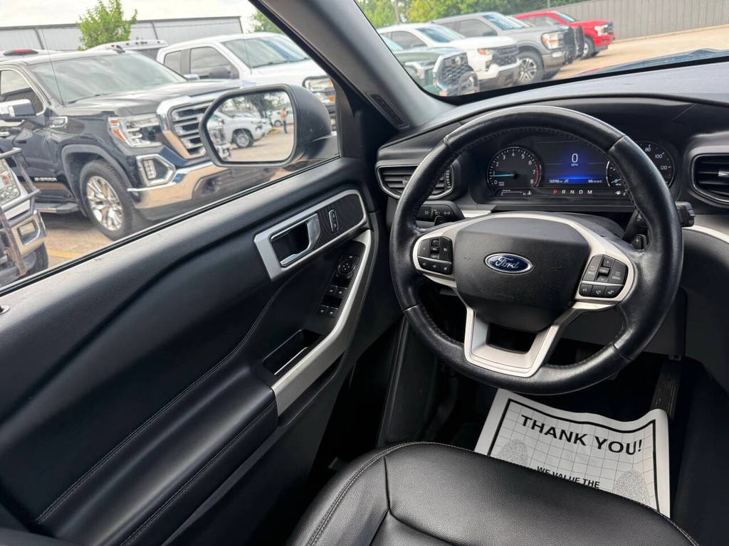 Ford Explorer Vehicle Full-screen Gallery Image 21