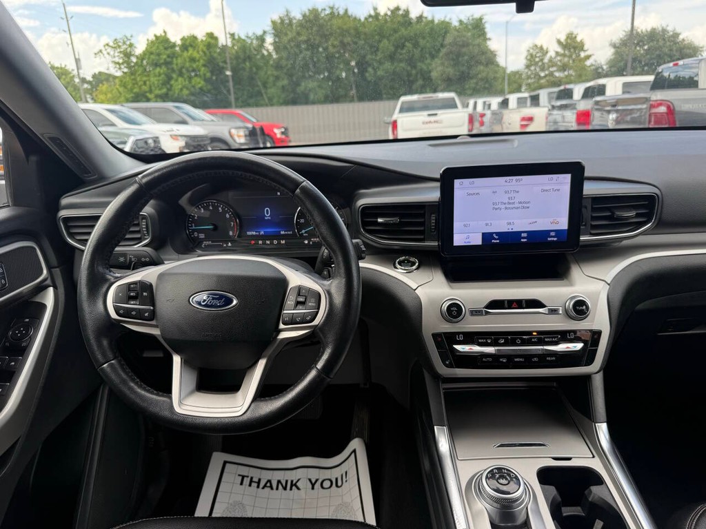 Ford Explorer Vehicle Full-screen Gallery Image 23