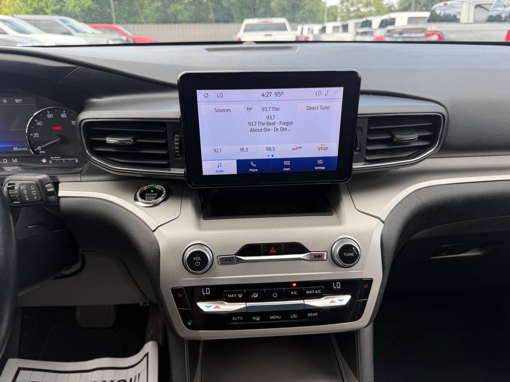 Ford Explorer Vehicle Full-screen Gallery Image 26