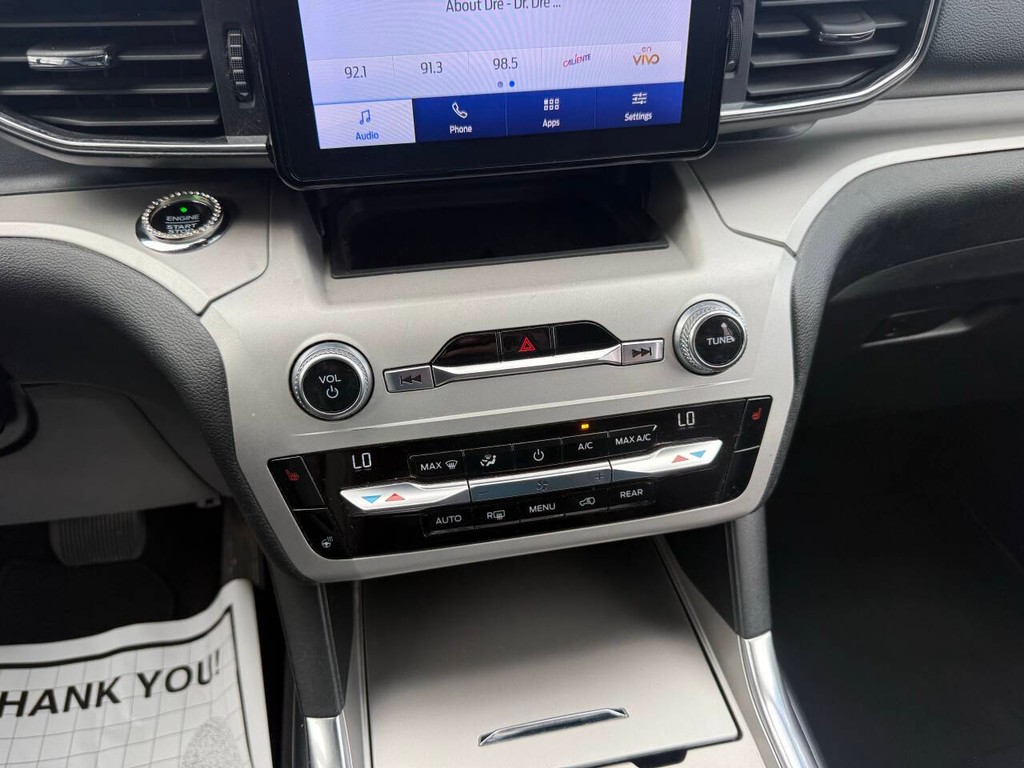 Ford Explorer Vehicle Full-screen Gallery Image 29