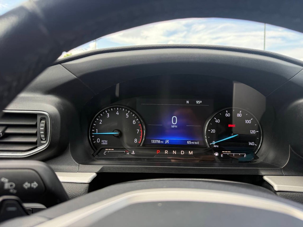 Ford Explorer Vehicle Full-screen Gallery Image 32