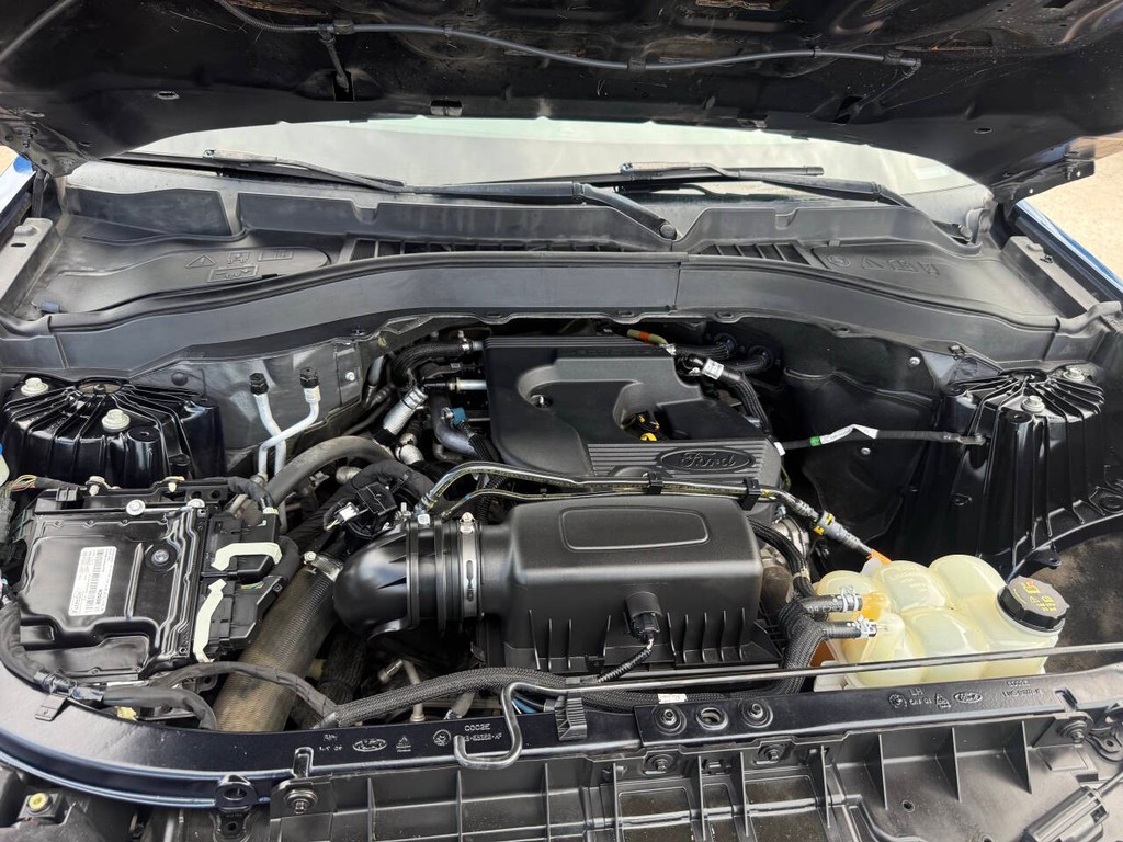 Ford Explorer Vehicle Full-screen Gallery Image 35