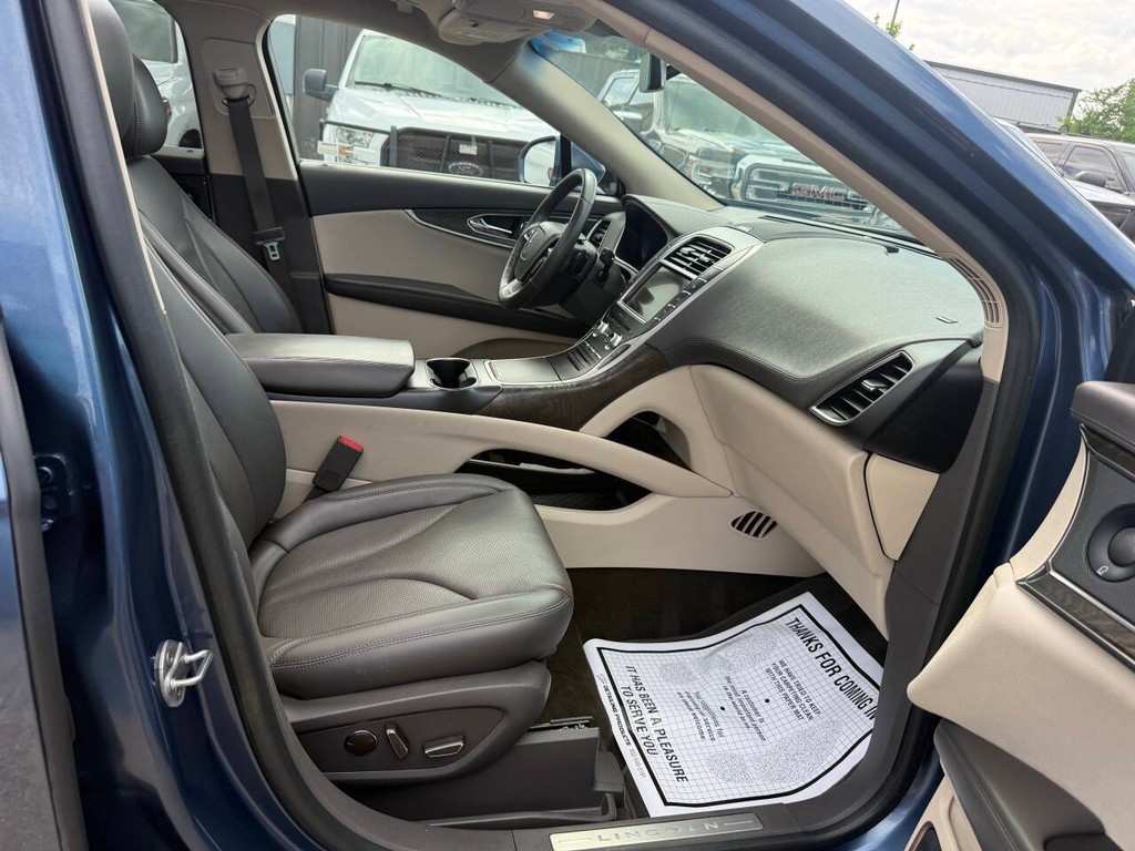 Lincoln Nautilus Vehicle Full-screen Gallery Image 10