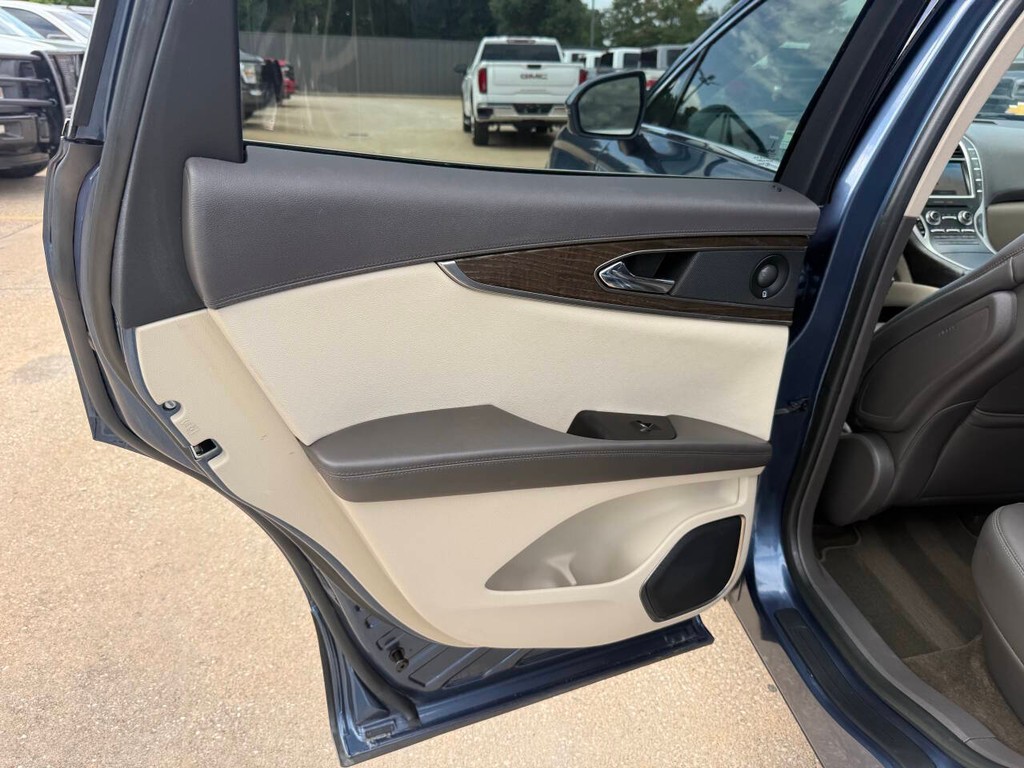 Lincoln Nautilus Vehicle Full-screen Gallery Image 14