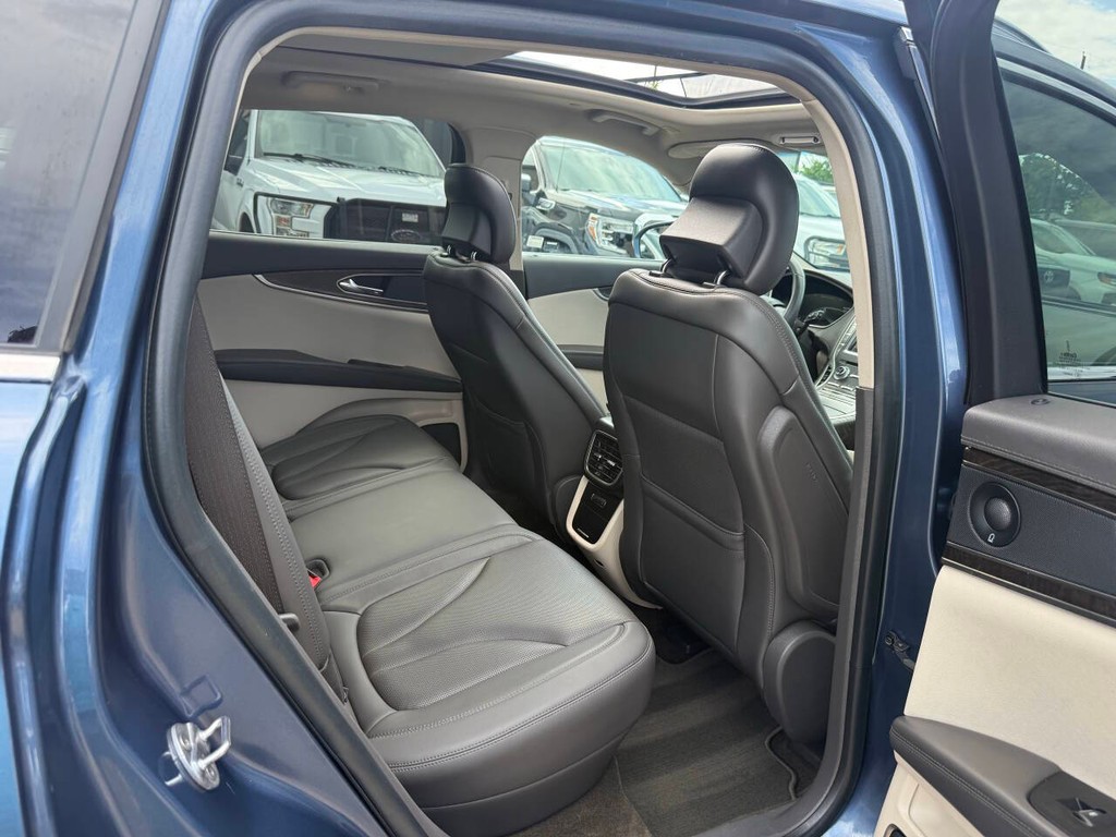 Lincoln Nautilus Vehicle Full-screen Gallery Image 15