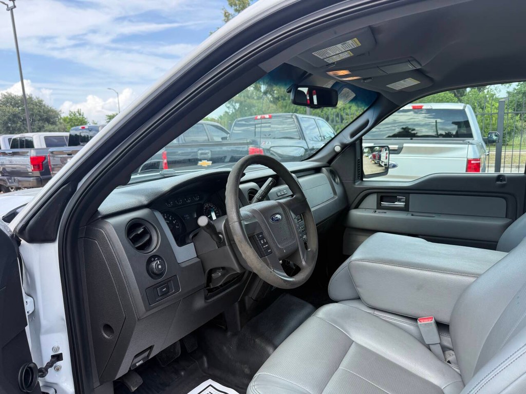 Ford F-150 Vehicle Full-screen Gallery Image 07
