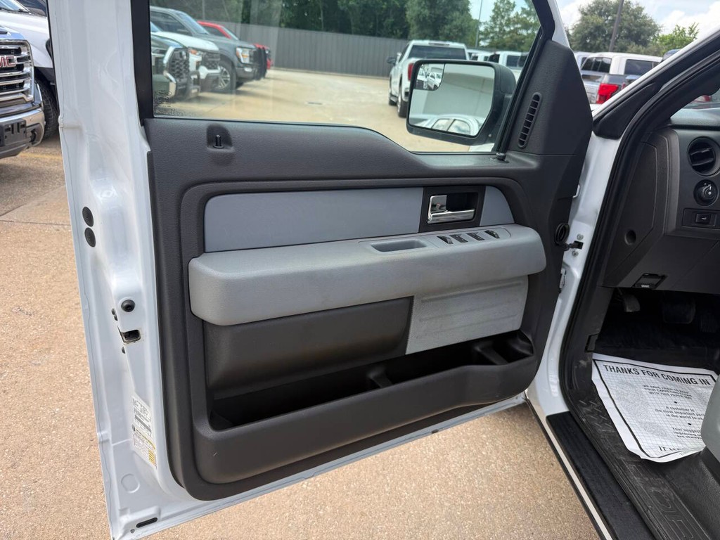 Ford F-150 Vehicle Full-screen Gallery Image 09