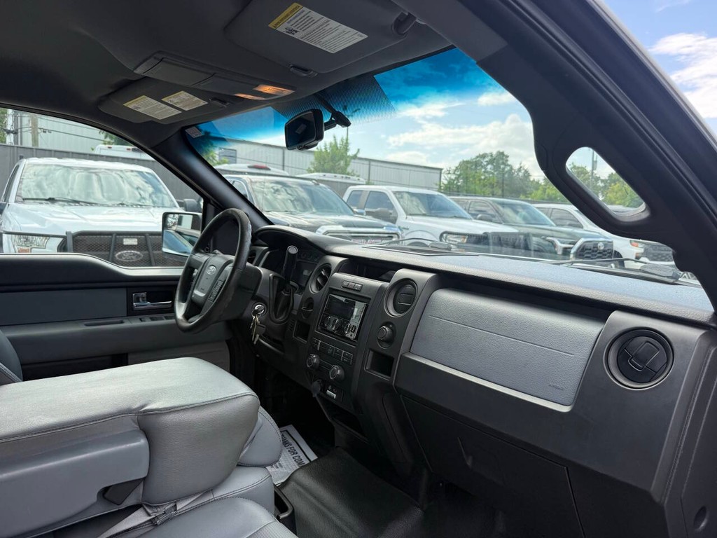 Ford F-150 Vehicle Full-screen Gallery Image 10