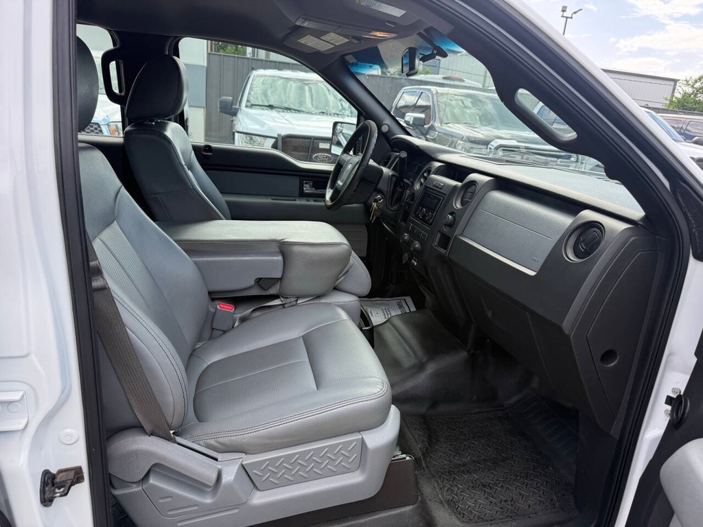 Ford F-150 Vehicle Full-screen Gallery Image 11