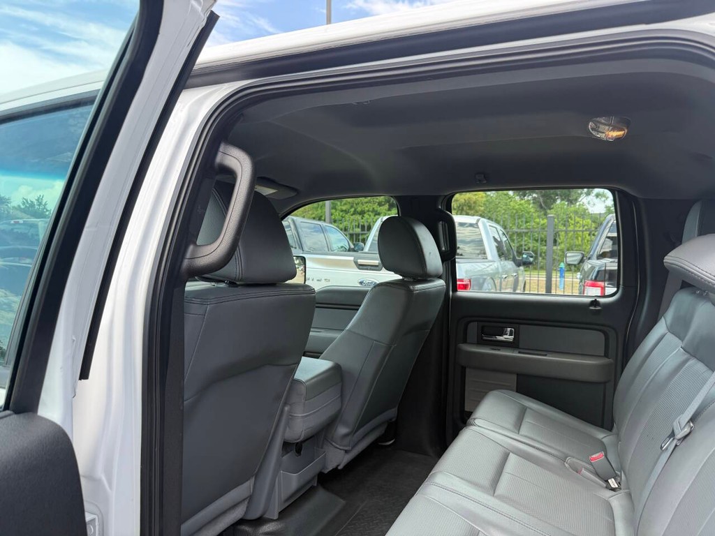 Ford F-150 Vehicle Full-screen Gallery Image 13