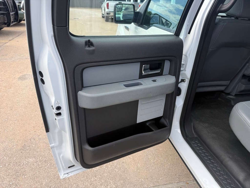 Ford F-150 Vehicle Full-screen Gallery Image 15