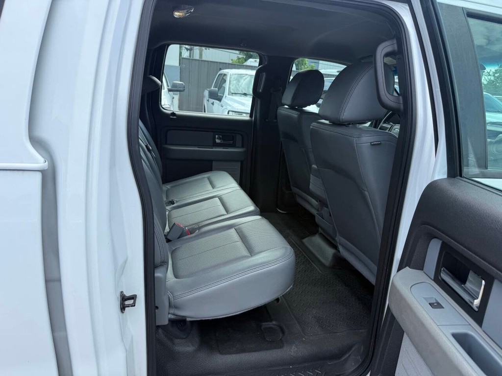 Ford F-150 Vehicle Full-screen Gallery Image 16