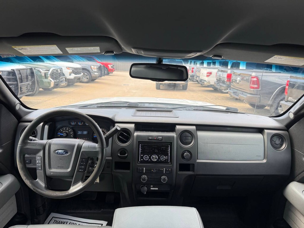 Ford F-150 Vehicle Full-screen Gallery Image 18