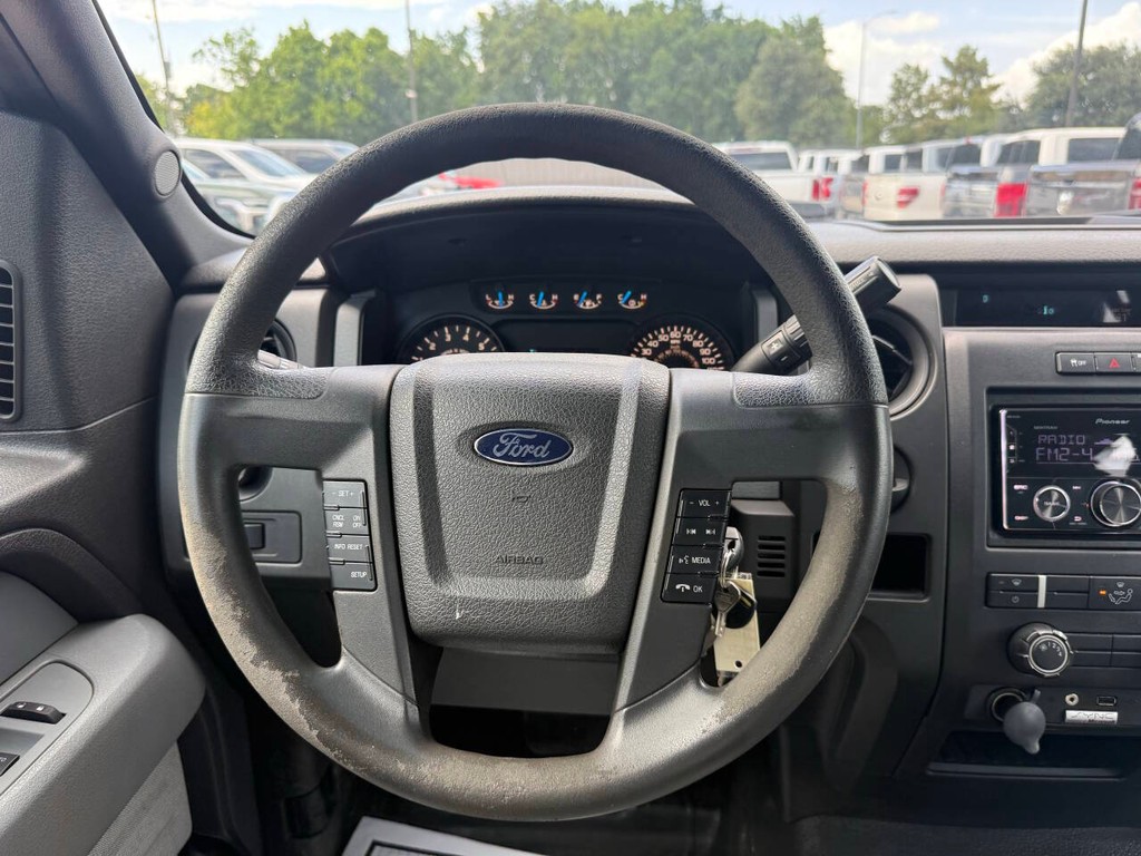 Ford F-150 Vehicle Full-screen Gallery Image 23