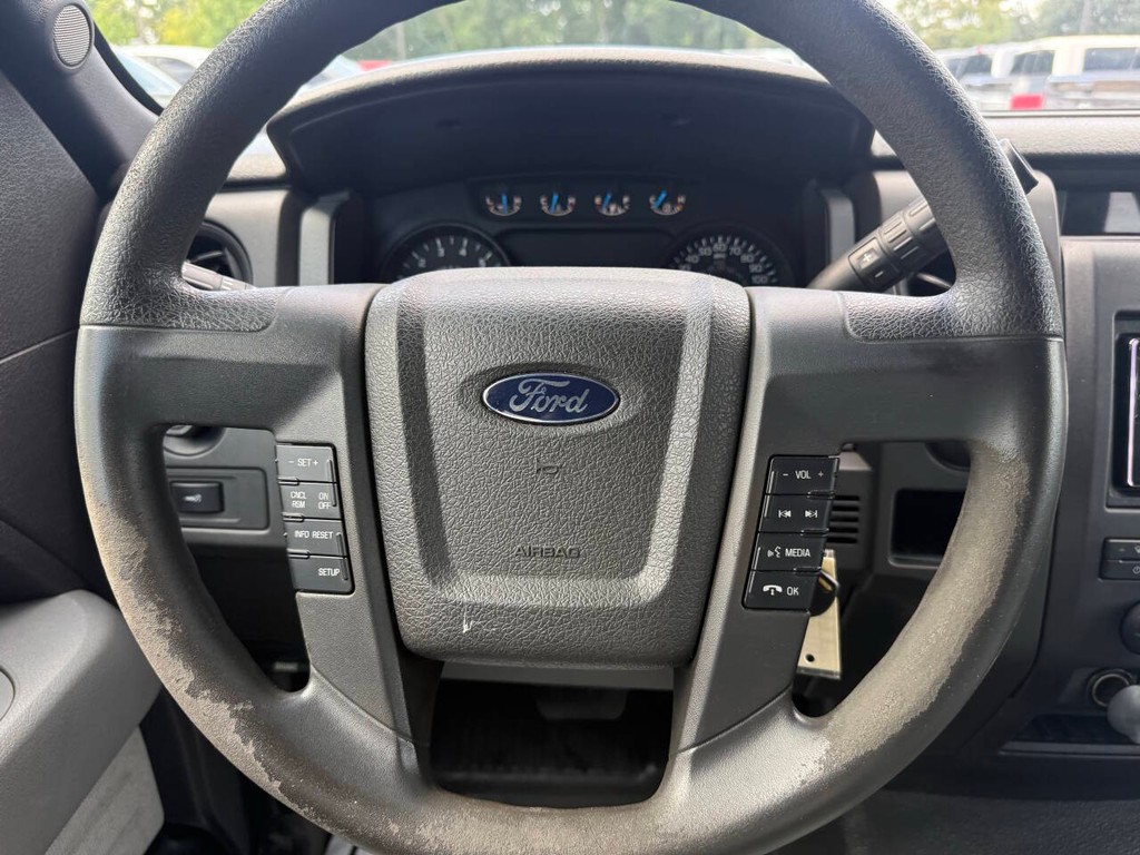 Ford F-150 Vehicle Full-screen Gallery Image 24