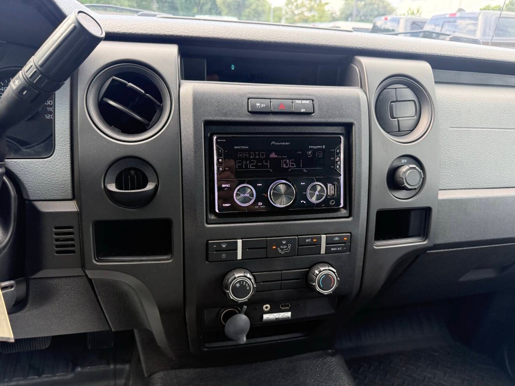 Ford F-150 Vehicle Full-screen Gallery Image 25